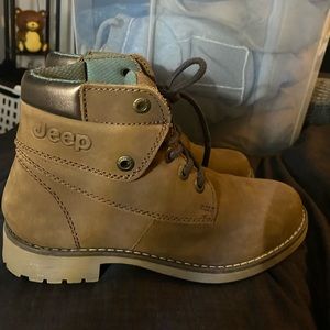 woman’s Jeeps booties 🌻🧸